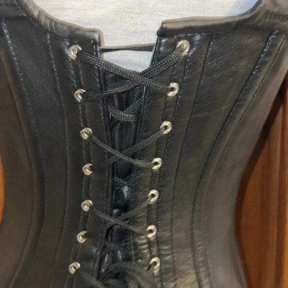 Alter Ego Genuine Leather Metal Boned Corset Renaissance Goth 24” - Picture 8 of 16